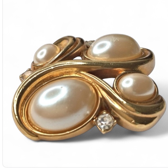 Vintage MONET Gold-Tone Faux Pearl & Rhinestone Brooch - Rare - Picture 7 of 12